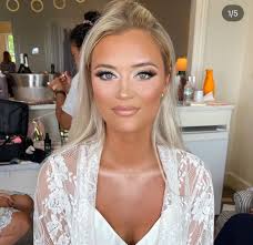 ISO a makeup artist located in Sarasota FL that does full glam makeup for a  wedding!! Please add your instagrams!! Here's a picture for inspo so you  can see the full glam