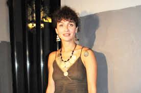 Peki yüsra geyik kimdir, kaç yaşında? Arka Sokaklar I Zelis I Yusra Geyik Sosyal Medyayi Salladi