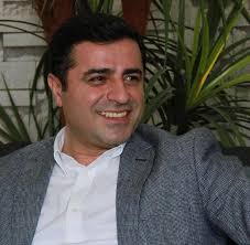 Selahattin Demirtaş: "Ben avukat ve siyasetçi olarak kimsem edebiyatta da  aynı kişiyim."