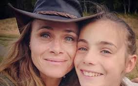 Desde joven forch ha participado en innumerables series de televisión, como en obras de teatro, además de incursionar en el canto. Amaya Forch Celebro El Cumpleanos De Su Hijo Junto A Amaro Gomez Pablos