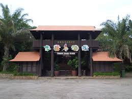 Haha.they charge us rm8.its quite cheap.when we entered, i was amazed, there are a lot or butterfly. Melaka Butterfly And Reptile Sanctuary Wikipedia