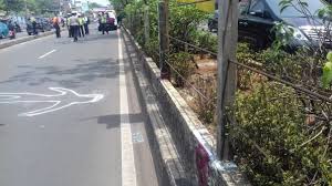 Jun 04, 2021 · jalan kelas khusus, yaitu jalan arteri yang dapat dilalui kendaraan bermotor dengan ukuran lebar melebihi 2.500 (dua ribu lima ratus) milimeter, ukuran panjang melebihi 18.000 (delapan belas ribu) milimeter, ukuran paling tinggi 4.200 (empat ribu dua ratus) milimeter, dan muatan sumbu terberat lebih dari 10 (sepuluh) ton. Pemkot Depok Belum Ganti Kawat Sling Yang Memutuskan Leher Pengendara Motor Suara Jabar