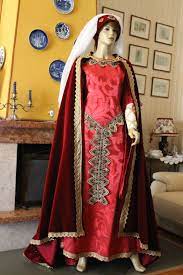 Bellissimi costumi medievali in vendita online sul sito di armstreetitaly: 34 Idee Su Abiti Storici 1200 1300 Medioevo Abito Storico Abiti Storico