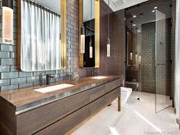 1325 N Venetian Way Miami Fl 33139 In 2020 Waterfront Homes Bathroom Interior Miami Beach