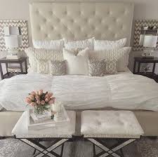 Beautiful Neutral Bedding White And Cream Bedroom Light And Open Master Bedroom Glamourous Bedroom Master Bedrooms Decor Bedroom Decor