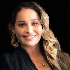 Elizabeth Quevedo's Instagram, Twitter & Facebook