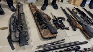 Check spelling or type a new query. Polisi Amankan Senjata Api Laras Panjang Dan Amunisi Aktif Milik Warga Di Merauke Bagian 1