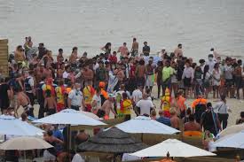 Maybe you would like to learn more about one of these? Belgique Emeute Sur Une Plage A Cause Des Mesures Imposees Contre La Pandemie La Presse