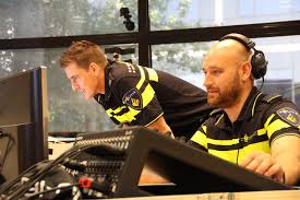 Polity definition, a particular form or system of government: Jan Willem Politie Politievlogger