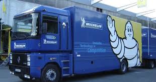 Les Camions D Ecuries De Courses Photo De Camion Courses Ecurie