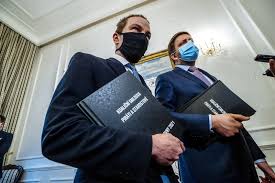Předseda pirátů ivan bartoš ve speciálním letním vysílání pořadu 360° na cnn prima news prozradil, že s premiérem a šéfem hnutí ano andrejem babišem nemá os. Pirat Bartos Se V Utery Sejde Se Zemanem Prezidentovi Predstavi Pandemicky Plan Jeho Koalice Se Stan Domov Lidovky Cz