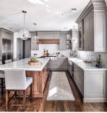 Cabinets Left To Make Seating Possible To Face Each Other Cuisine Moderne Armoire De Cuisine Cuisine Americaine