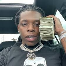 Mariah Flores's Instagram, Twitter & Facebook