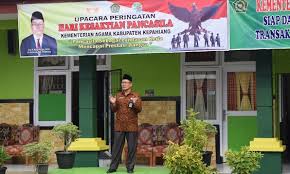 Kain batik printing bahan 100% katun primisima warna tahan lama nyaman di pakai, dingin dan halus menyerap keringat corak / motif tidak mudah luntur mudah dalam perawatan warna foto. Peringati Hbn Asn Kemenag Kepahiang Kenakan Batik