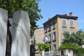 Le préfet aimait l'art et pratiquait la peinture. Jean Moulin Memorial Lyon France