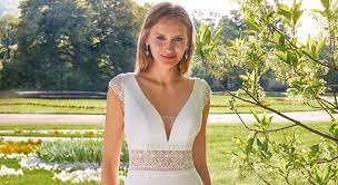 Entdecke in unserer neuen kollektion das hochzeitskleid deiner träume und finde einen händler in deiner nähe!in unserem lookbook kannst du dir ideen für deine hochzeit holen und dich. Kleemeier Brautkleider Festliche Kleider Dessous