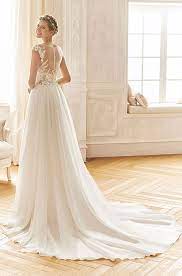 Sehr edel anmutend in der farbe ivory überzeugen die brautschuhe rainbow mit verschiedenen designs: Aktuelle Brautmoden Kollektion La Sposa Bei Traumkleid Dusseldorf