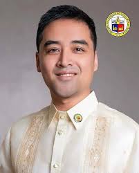 Mag kaiba naman talaga si Mayor Vico at Kiko Barzaga... Si Mayor Vico ang  tumapos sa 3 dekada ng political dynasty sa Pasig... Si Kiko, tagapagmana  ng 3 dekada ng political dynasty