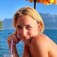 Julia Cleaver (@cleavej)