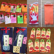 手作り千歳飴袋アイディア 七五三時期に楽しめそうな製作遊び 保育や子育てが広がる 遊び と 学び のプラットフォーム ほいくる 千歳飴 袋 七五三 千歳飴 袋 幼稚園 工作 アイデア