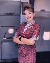 Pramugari maskapai ini paling terkenal dengan seragam batiknya, yang menjadi ciri khas. 28 Pramugari Ideas Flight Attendant Stewardess Vintage Airlines