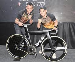 Malaysia's azizulhasni awang, who crashed spectacularly as sir chris hoy won the men's keirin at the track world cup on saturday, will have a splinter of the manchester velodrome track. Cycling Tokyo Bound Azizul And Shah Try Out New Style Astride New Bike The Star