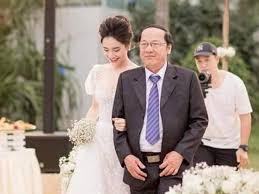Những tháng ngày vất vả không phải là sự thiệt chị khóc nhiều nhưng chưa môt lời chê trách người yêu. Máº¹ Nha PhÆ°Æ¡ng Khoc Ná»©c Ná»Ÿ Trong Lá»… Ä'inh Hon Cá»§a Con Gai Ngoi Sao