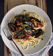 Miesmuschel Pasta In Tomatensosse Eine Mediterrane Leckerei Rezept Tomatensosse Lebensmittel Essen Kochen
