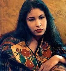 Famous singer selena quintanilla on march 31, 1995, the day she was unfortunately killed, in her last outfit alive, which was a green jogging suit and white sneakers. Selena Quintanilla Perez April 16 1971 March 31 1995 Selena Quintanilla Selena Quintanilla Perez Selena