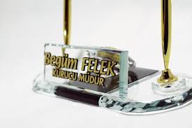 Personalized Desk Name Plate Nameplate Business Card And Pen Holder Mahogany Color Desk Wedge With Brushed Gold Look Aluminum Insert Desk Name P Mesajlar Masa