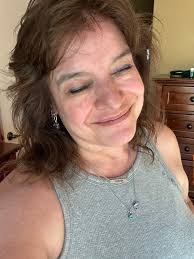 Check out my new earrings 😍 I have to water them 30 times a day😂😂😂