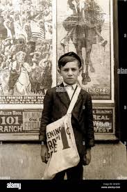 Titulado: 'S. Russell, 33 East 22nd Street. Repartidor de prensa, de 12  a&ntilde;os de edad. Vender peri&oacute;dicos de 2 a&ntilde;os. El promedio de ingresos de 20  centavos diarios. Vender peri&oacute;dicos propia elecci&oacute;n.