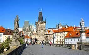 Od północy graniczy z polską, od zachodu i północnego zachodu z niemcami, od południa z austrią, a od wschodu ze słowacją. Kraj Czechy Euro Pol Tour