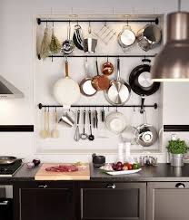 Des Barres De Credence Pour Les Casseroles Et Accessoires Petit Stockage De Cuisine Petite Cuisine Rangement Mural Cuisine