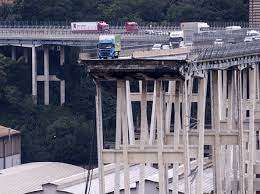 Il crollo del ponte morandi. Genova Crollo Del Ponte Morandi Sull A10 Cosa E Successo Corriere It