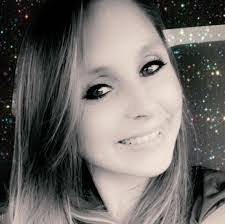 Debra Flohr's Instagram, Twitter & Facebook