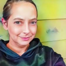 Jeannette Whalen's Instagram, Twitter & Facebook