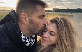 Ze woont met haar vriendin in een huis in berchem, waar we aan tafel gingen zitten om met elkaar te praten. Sara Vermassen De Vriendin Van Kobe Ilsen Getroffen Door Zeer Droevig Nieuws Redactie24