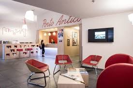 The best western hotel porto antico a brand new 3 star designed hotel is located in a historical building in the heart of renaissance genoa in front of the touristic harbor. Best Western Hotel Porto Antico Genova Via Al Ponte Calvi 05 16124