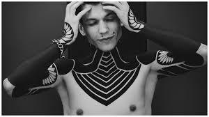 All black tattoo studio, port moresby, papua new guinea. Blackout Tattoos Das Hat Es Mit Dem Trend Auf Sich