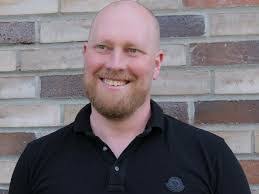 Dennis Strutz's Instagram, Twitter & Facebook