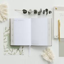 Taschenkalender 2021 A6 Growing In 2020 Taschenkalender Taschen Monatsubersicht