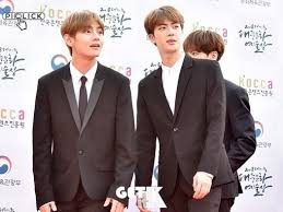 Okkk Taejin And Congrats Bts Who Are The First Idol Group And Youngest Ever Recipient Of The Order Of Cultural Merit Medal Bts Korean Bands Kim Taehyung
