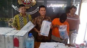 Air ini selalu diberikan kepada sanak saudara dan kerabat. Inilah Modus Pembuatan Air Zam Zam Palsu Tribun Jateng