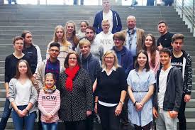 Für die piraten im kreistag drängt sich der verdacht nach gesprächen mit besorgten eltern, deren kinder an der poststraße unterichtet. Jugendparlament Velbert Besucht Kerstin Griese In Berlin Velbert