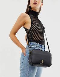 Shop kurt geiger london's latest selection of shoes, bags & trainers. Kurt Geiger London Richmond Umhangetasche Aus Schwarzem Leder Mit Adler Detail Asos