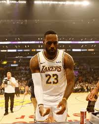 Lebron james shocks lakers crowd after taking over in final minutes! Basketball Gifs Page 7 Wifflegif