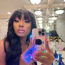 Megan Thee Stallion added a new photo.