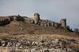 Şuşa qalası — şuşa şəhərinin tarixi mərkəzini əhatə edən qala divarları. Susa Qalasi Vikipediya