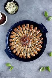 Tarte Soleil Appetizer 5 Ways Tarte Soleil Appetizer Is A French Inspired Pull Apart Puff Pastry That Always Makes The Gr Tarte Du Soleil Idee Recette Recette